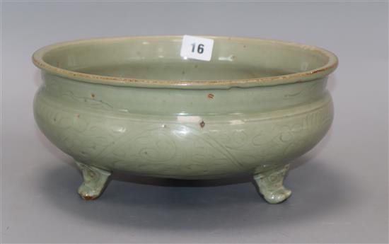 A Chinese Longquan celadon tripod censer, Ming Dynasty diameter 27cm